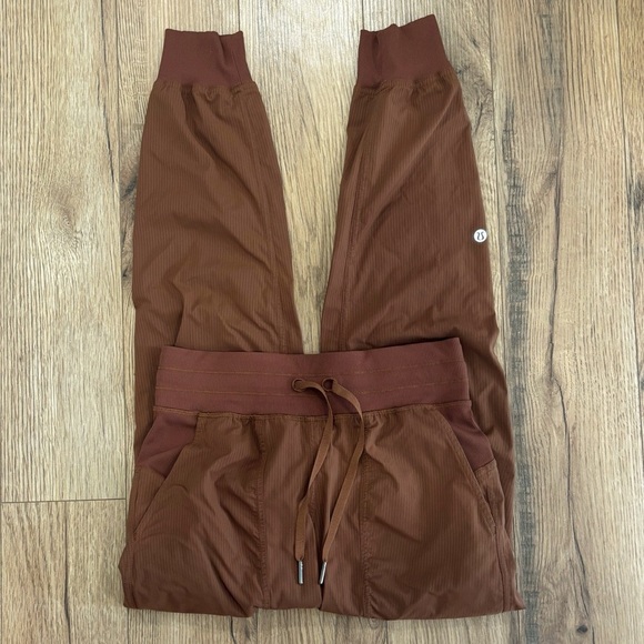 Lululemon Dance Studio Mid Rise Joggers In Roasted Brown Size 2 - Picture 1 of 10